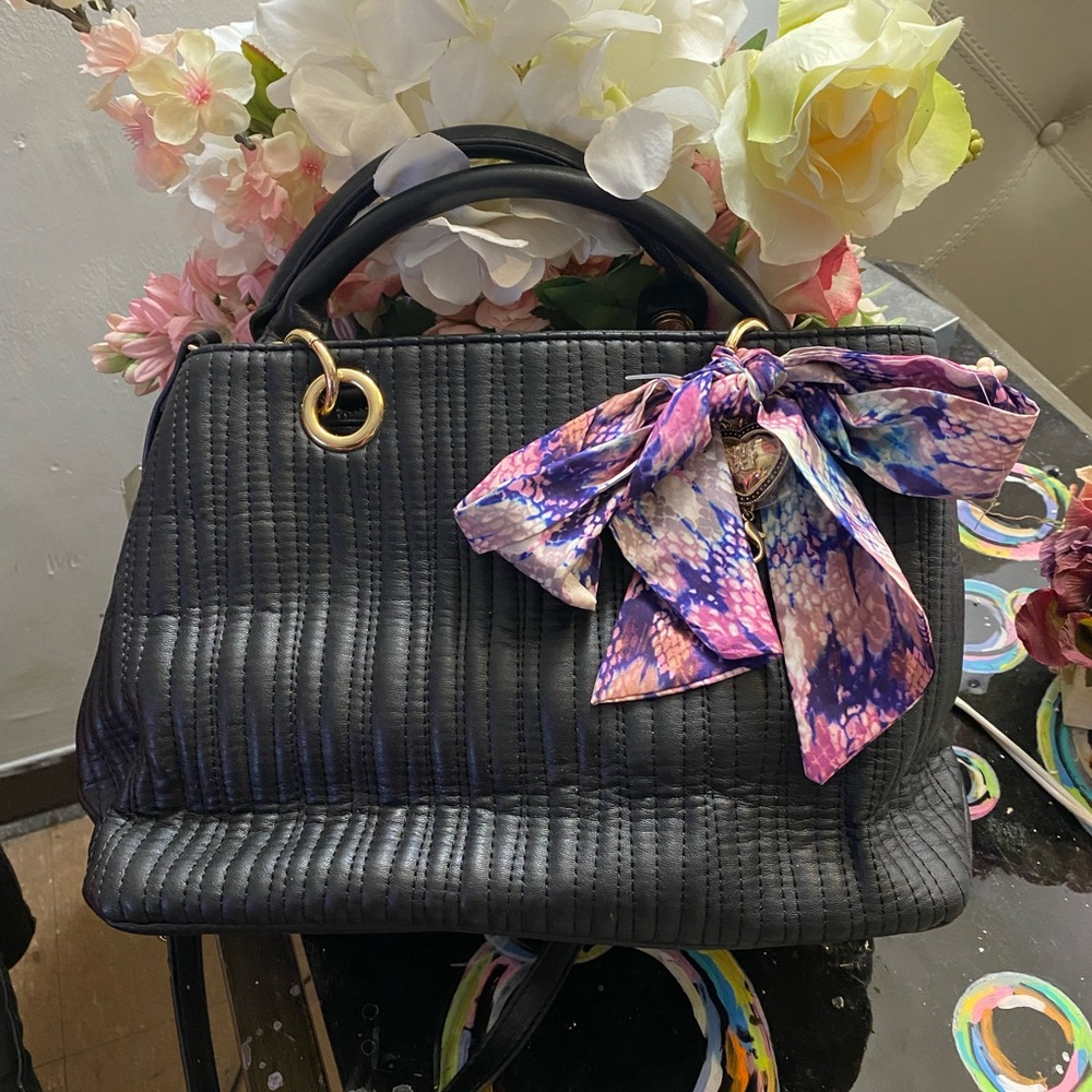 Elegant Black Quilted Handbag with Floral Scarf